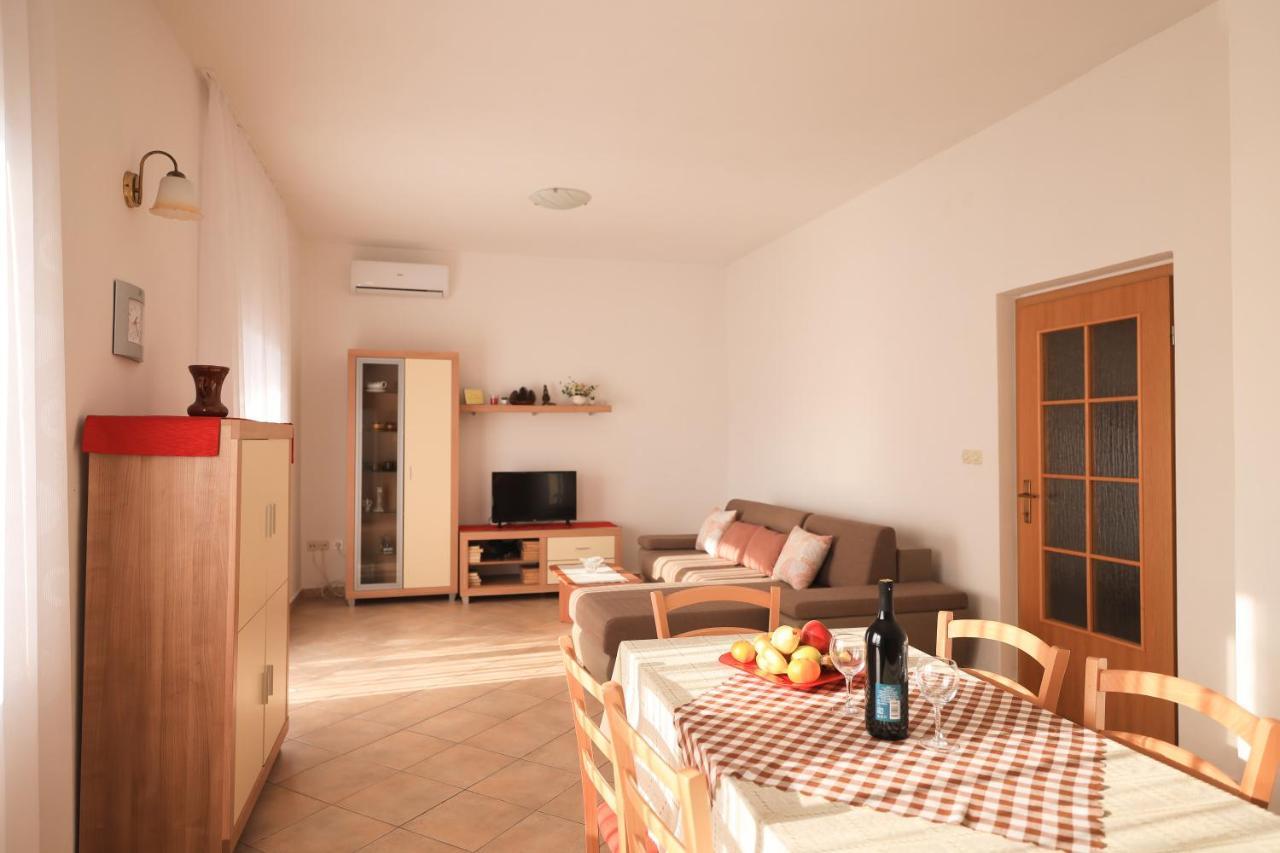 Apartment Ana *