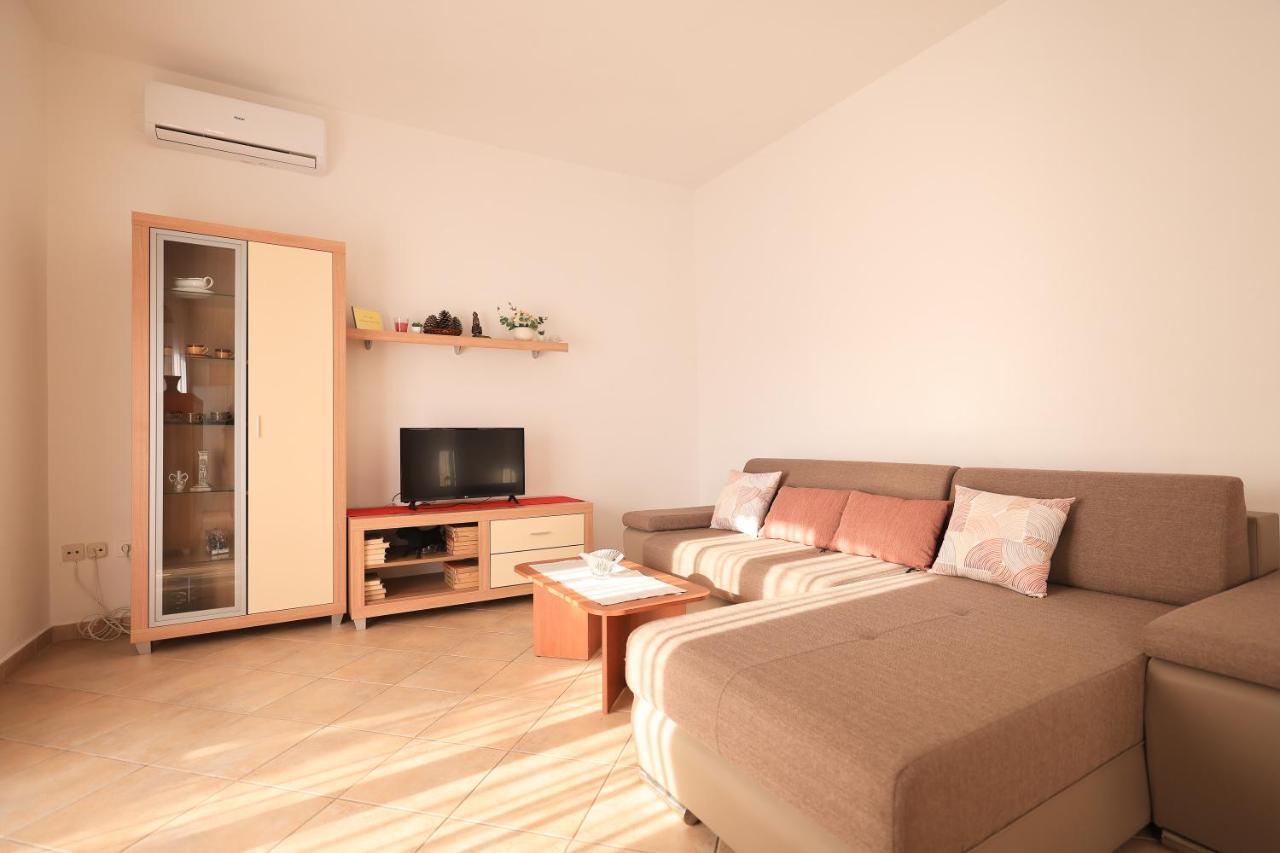Apartment Ana *