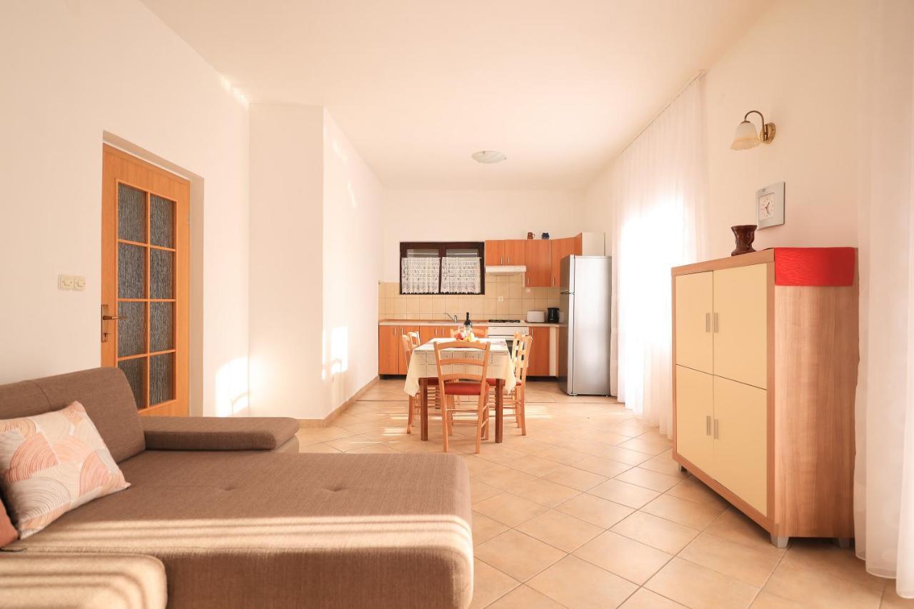 Ana Apartment Petrcane